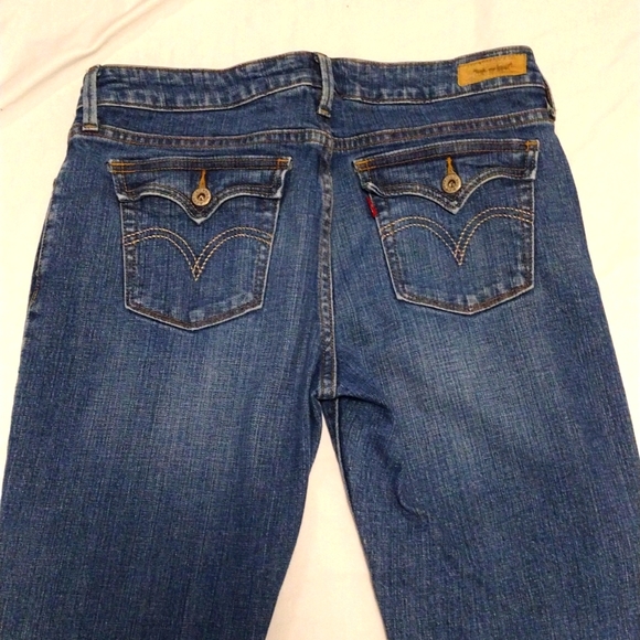 Levi's Women's Low Boot Cut Blue Denim Jeans size 12 Medium Back Button Pockets - Picture 6 of 10